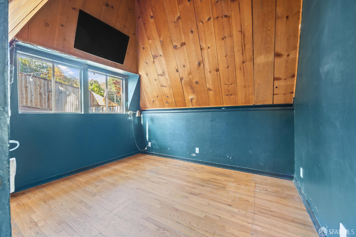 Detail Gallery Image 9 of 18 For 5630 Moraga Ave, Piedmont,  CA 94611 - 2 Beds | 1 Baths