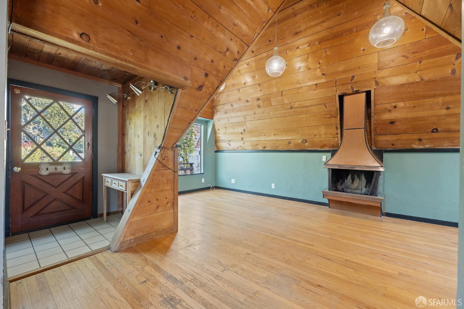 Detail Gallery Image 2 of 18 For 5630 Moraga Ave, Piedmont,  CA 94611 - 2 Beds | 1 Baths