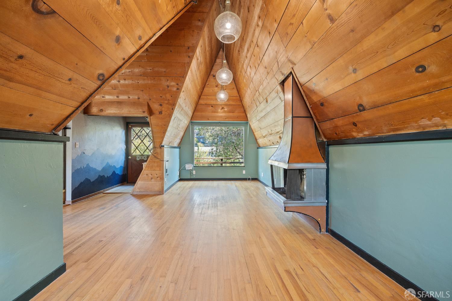 Detail Gallery Image 4 of 18 For 5630 Moraga Ave, Piedmont,  CA 94611 - 2 Beds | 1 Baths