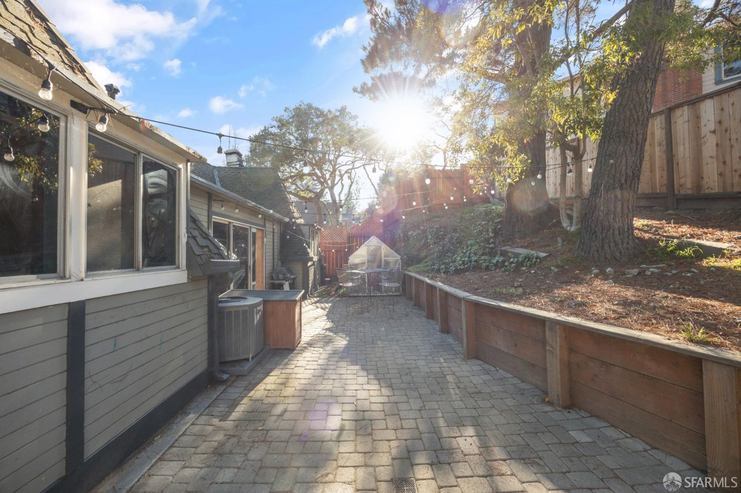 Detail Gallery Image 14 of 18 For 5630 Moraga Ave, Piedmont,  CA 94611 - 2 Beds | 1 Baths