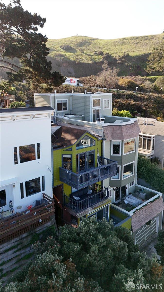 Detail Gallery Image 3 of 69 For 130 Ripley St, San Francisco,  CA 94110 - 2 Beds | 2 Baths