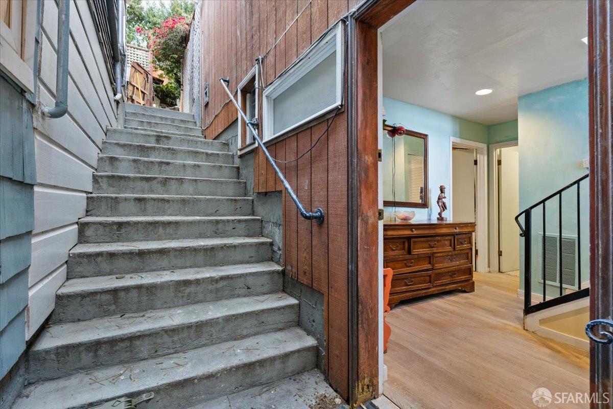 Detail Gallery Image 6 of 69 For 130 Ripley St, San Francisco,  CA 94110 - 2 Beds | 2 Baths
