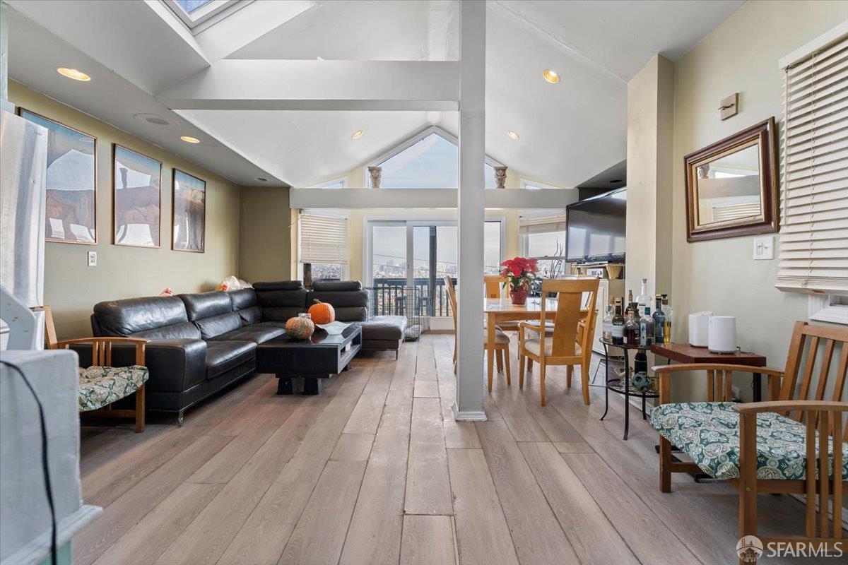 Detail Gallery Image 10 of 69 For 130 Ripley St, San Francisco,  CA 94110 - 2 Beds | 2 Baths