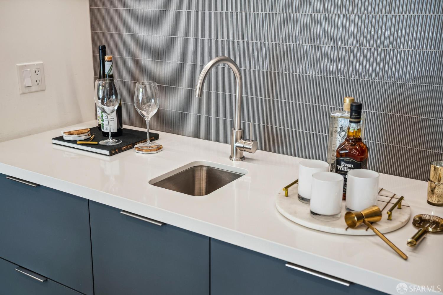 Detail Gallery Image 14 of 17 For 560 De Haro St, San Francisco,  CA 94107 - 3 Beds | 2/1 Baths