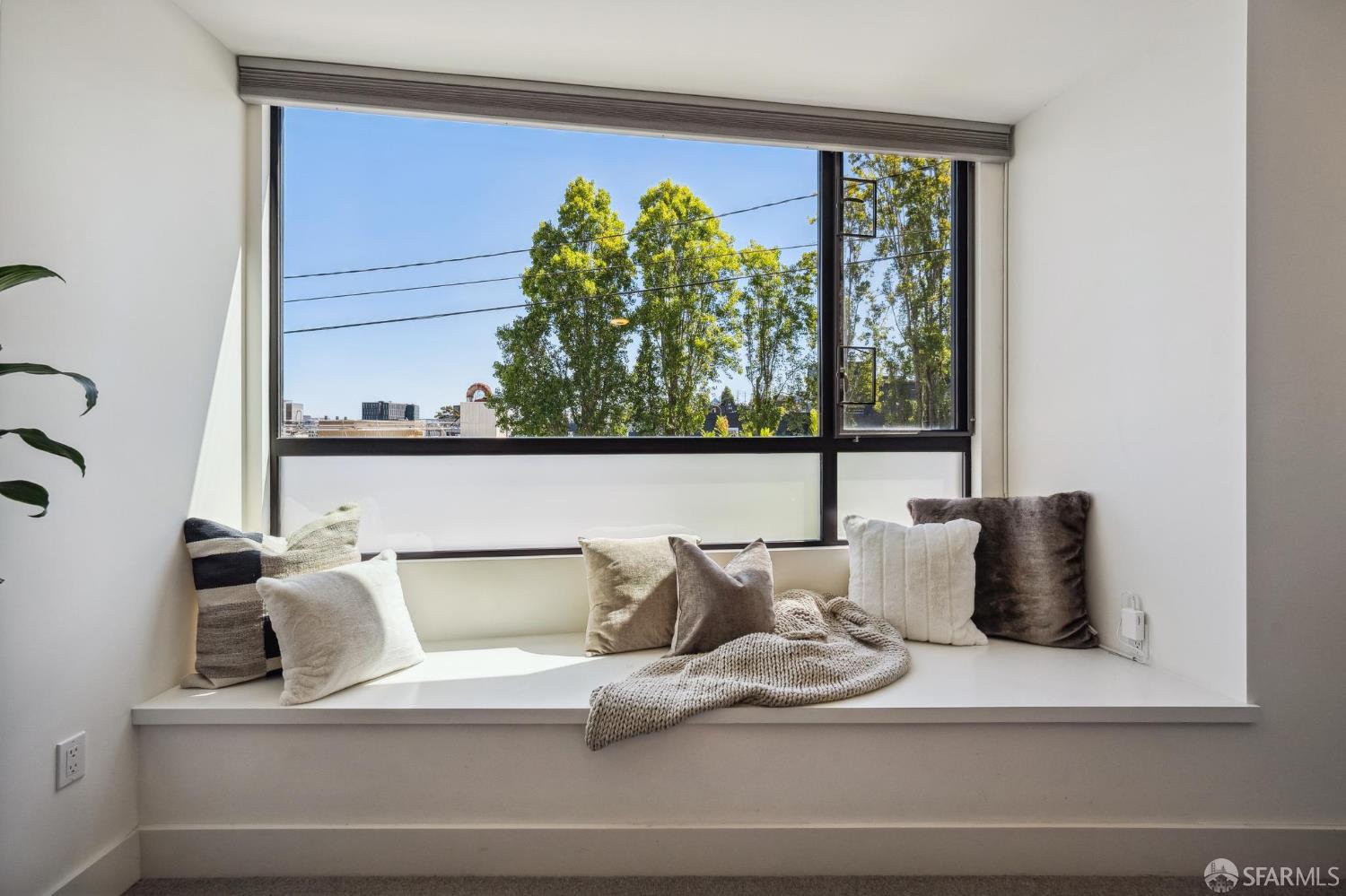 Detail Gallery Image 9 of 17 For 560 De Haro St, San Francisco,  CA 94107 - 3 Beds | 2/1 Baths