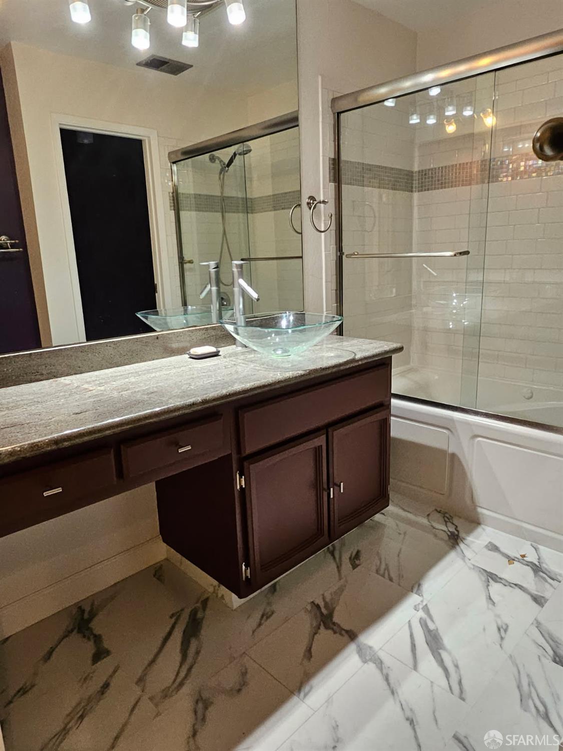 Detail Gallery Image 15 of 27 For 8763 Mountain Blvd #14,  Oakland,  CA 94605 - 2 Beds | 2 Baths