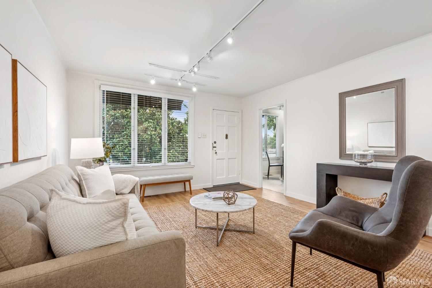 Detail Gallery Image 7 of 38 For 2144 Bayshore Blvd, San Francisco,  CA 94134 - 2 Beds | 1 Baths