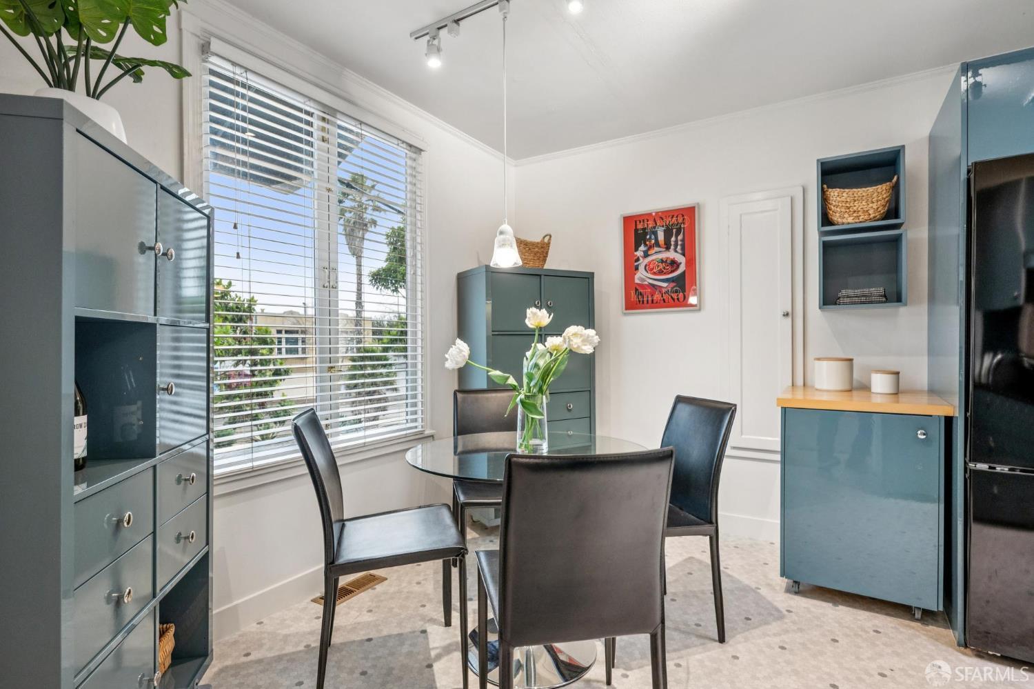 Detail Gallery Image 9 of 38 For 2144 Bayshore Blvd, San Francisco,  CA 94134 - 2 Beds | 1 Baths