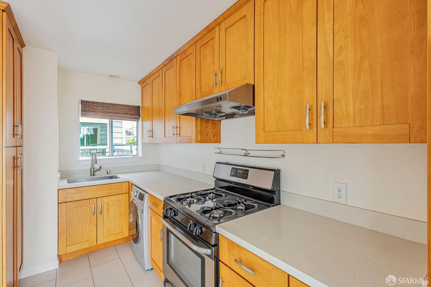 Detail Gallery Image 12 of 25 For 1688 Wallace Ave #304,  San Francisco,  CA 94124 - 2 Beds | 2 Baths