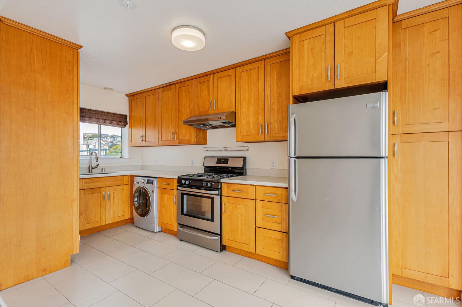 Detail Gallery Image 11 of 25 For 1688 Wallace Ave #304,  San Francisco,  CA 94124 - 2 Beds | 2 Baths