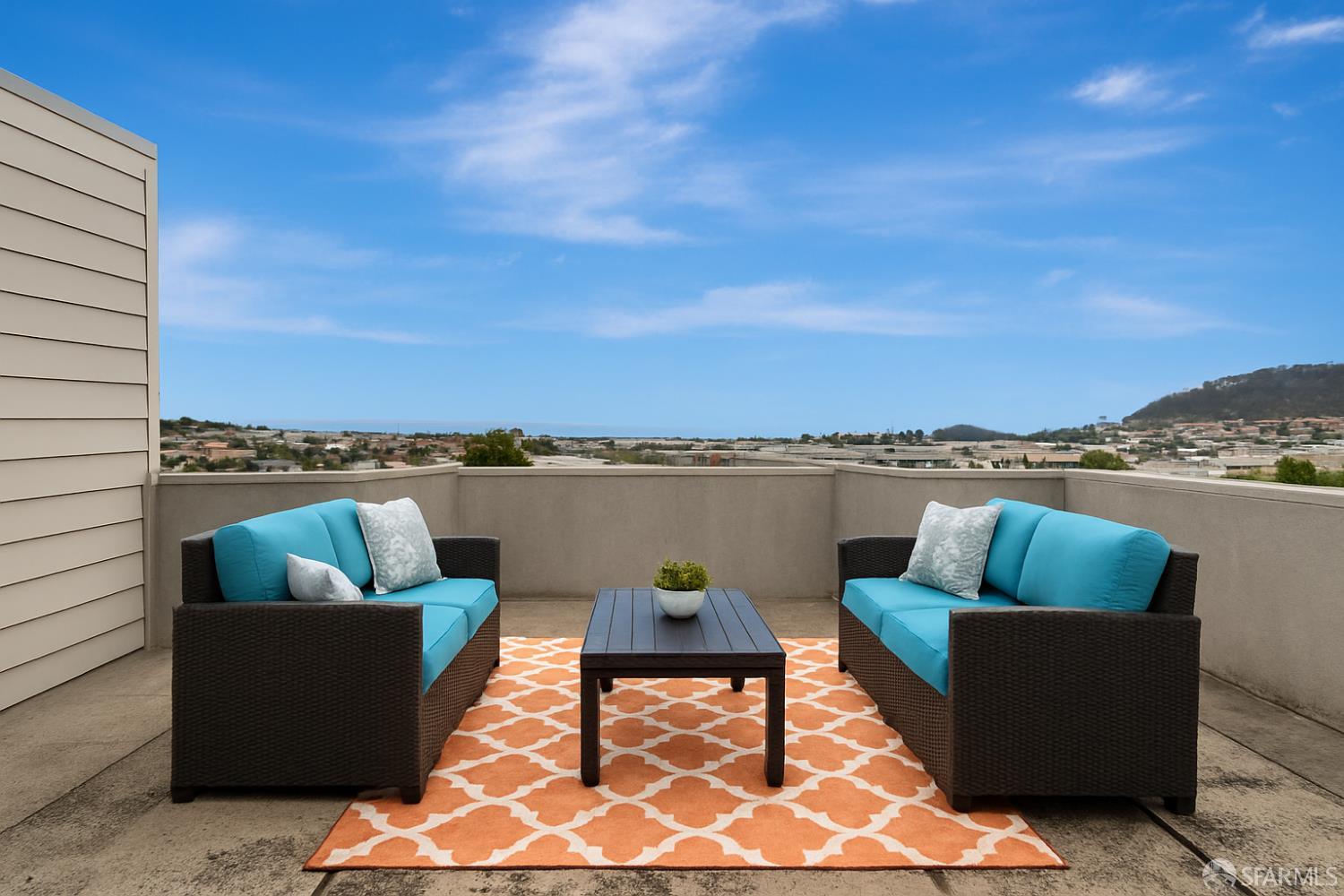 Detail Gallery Image 6 of 25 For 1688 Wallace Ave #304,  San Francisco,  CA 94124 - 2 Beds | 2 Baths