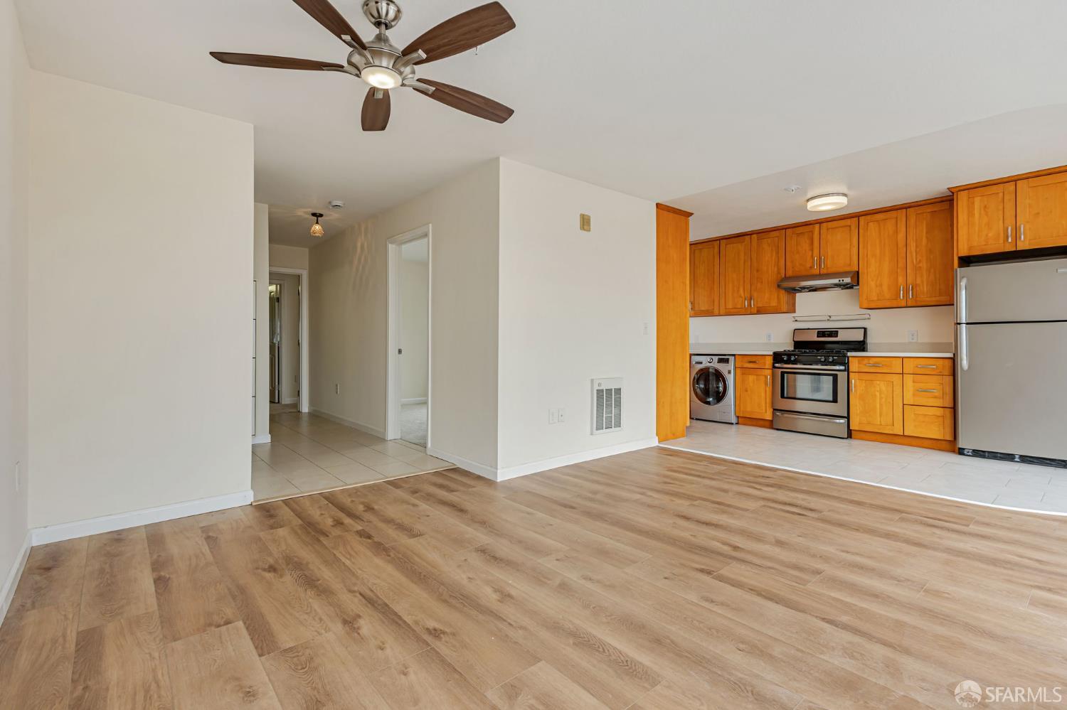 Detail Gallery Image 8 of 25 For 1688 Wallace Ave #304,  San Francisco,  CA 94124 - 2 Beds | 2 Baths