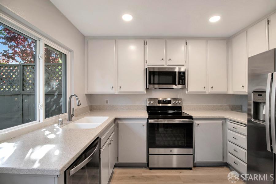 Detail Gallery Image 13 of 32 For 10062 Mossy Oak Ct, Cupertino,  CA 95014 - 2 Beds | 2 Baths