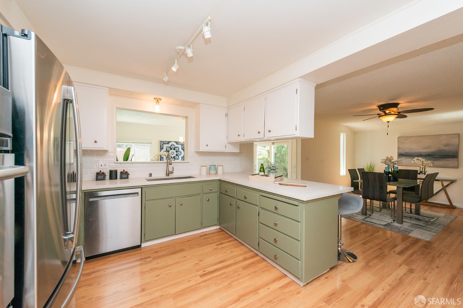 Detail Gallery Image 10 of 57 For 4650 Phyllis Ln, Concord,  CA 94521 - 4 Beds | 2 Baths