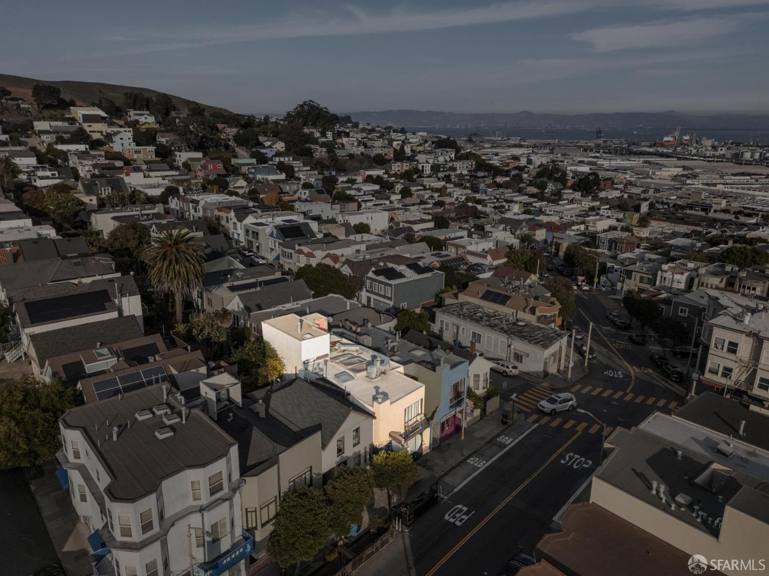 Detail Gallery Image 5 of 27 For 919 Cortland Ave, San Francisco,  CA 94110 - – Beds | – Baths