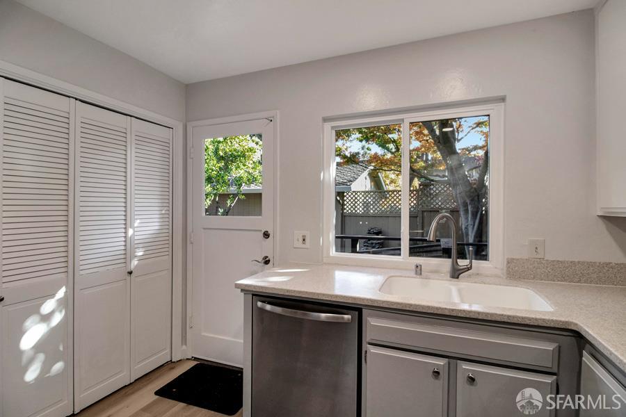 Detail Gallery Image 11 of 32 For 10062 Mossy Oak Ct, Cupertino,  CA 95014 - 2 Beds | 2 Baths