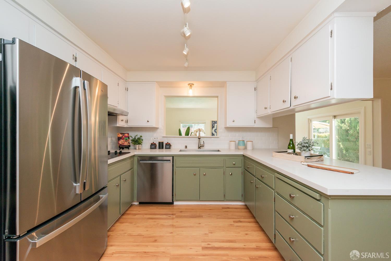 Detail Gallery Image 11 of 57 For 4650 Phyllis Ln, Concord,  CA 94521 - 4 Beds | 2 Baths