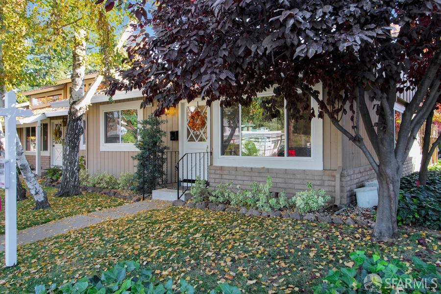 Detail Gallery Image 2 of 32 For 10062 Mossy Oak Ct, Cupertino,  CA 95014 - 2 Beds | 2 Baths