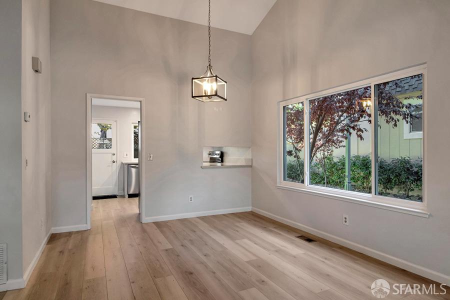 Detail Gallery Image 14 of 32 For 10062 Mossy Oak Ct, Cupertino,  CA 95014 - 2 Beds | 2 Baths