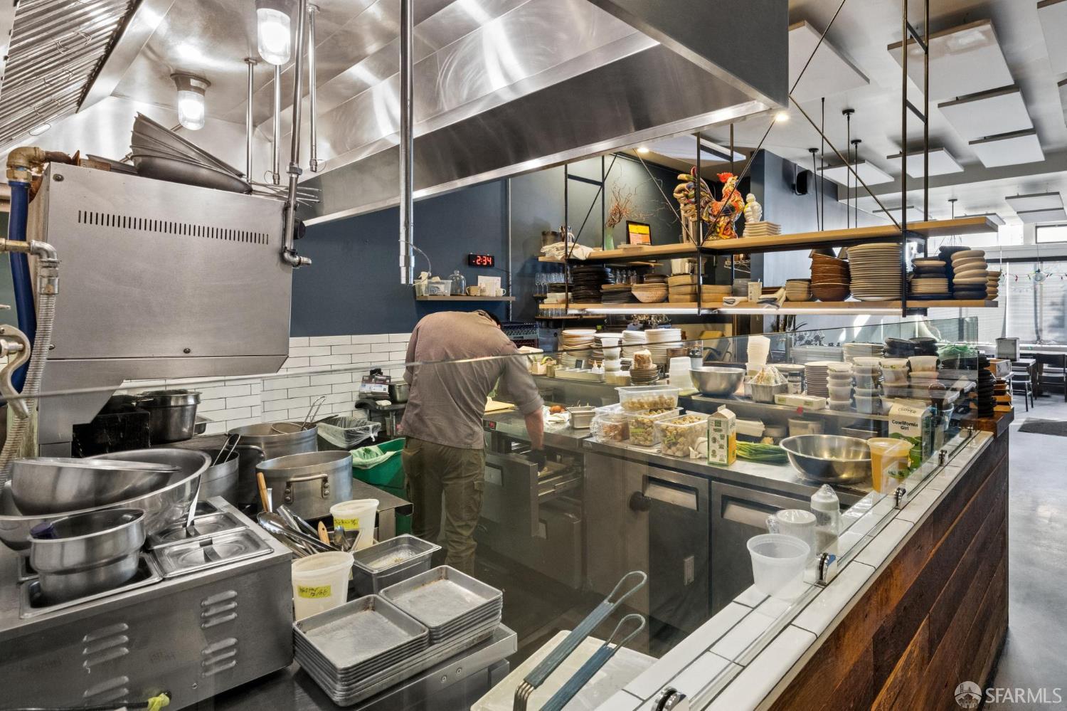 Detail Gallery Image 9 of 27 For 919 Cortland Ave, San Francisco,  CA 94110 - – Beds | – Baths