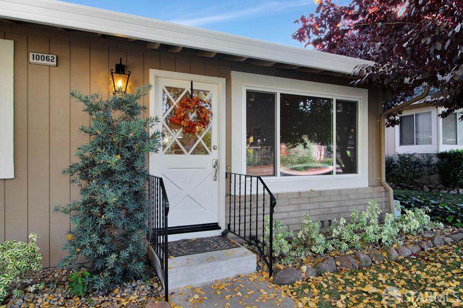 Detail Gallery Image 5 of 32 For 10062 Mossy Oak Ct, Cupertino,  CA 95014 - 2 Beds | 2 Baths