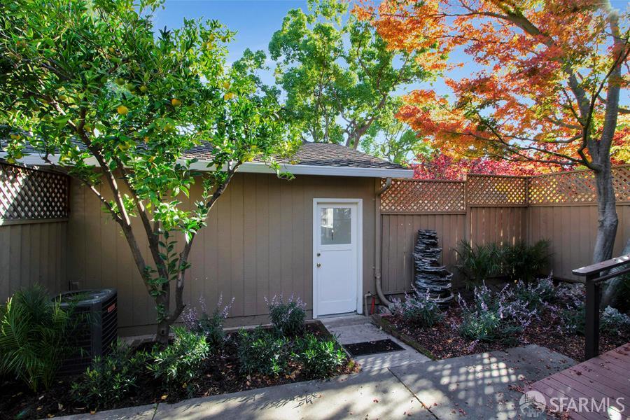 Detail Gallery Image 29 of 32 For 10062 Mossy Oak Ct, Cupertino,  CA 95014 - 2 Beds | 2 Baths