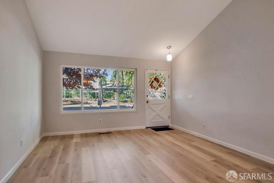 Detail Gallery Image 7 of 32 For 10062 Mossy Oak Ct, Cupertino,  CA 95014 - 2 Beds | 2 Baths