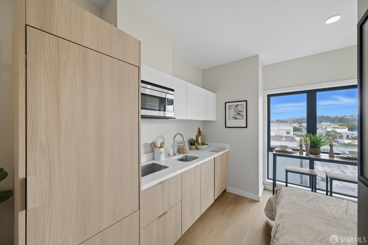 Detail Gallery Image 5 of 12 For 811 Valencia St #401,  San Francisco,  CA 94110 - 0 Beds | 1 Baths