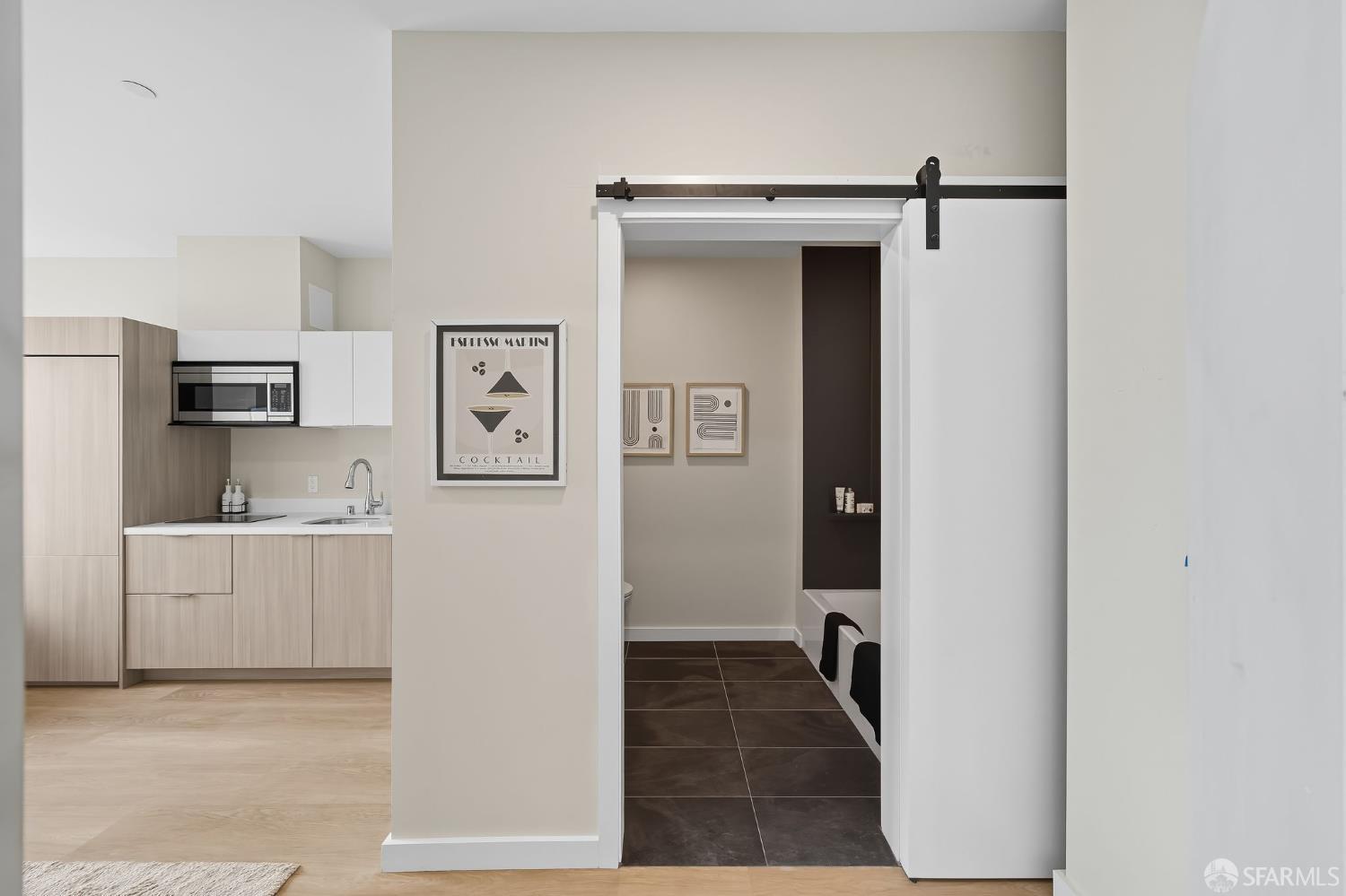 Detail Gallery Image 3 of 17 For 811 Valencia St #602,  San Francisco,  CA 94110 - 0 Beds | 1 Baths