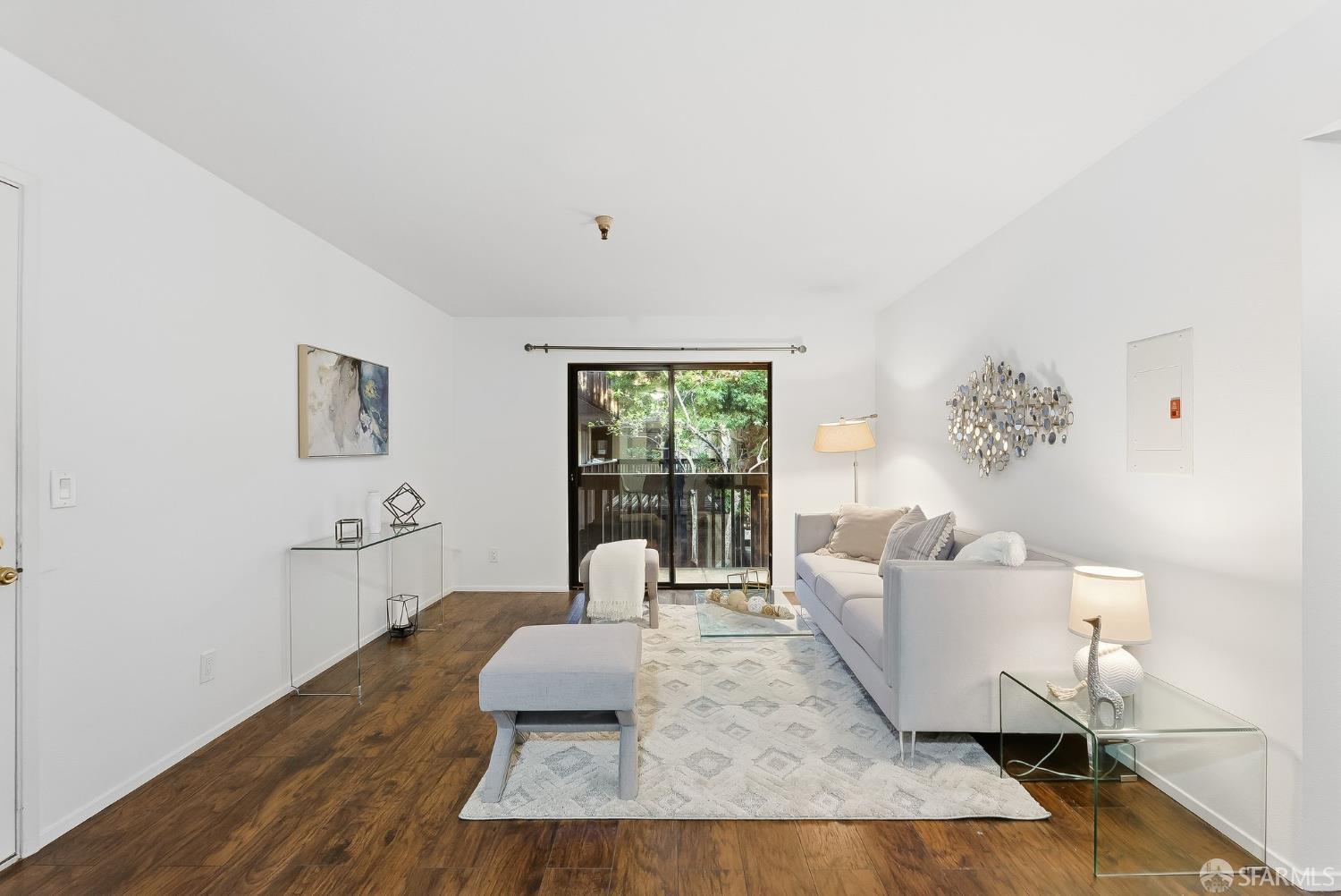 Detail Gallery Image 9 of 28 For 711 S Bayshore Blvd #4,  San Mateo,  CA 94401 - 1 Beds | 1 Baths