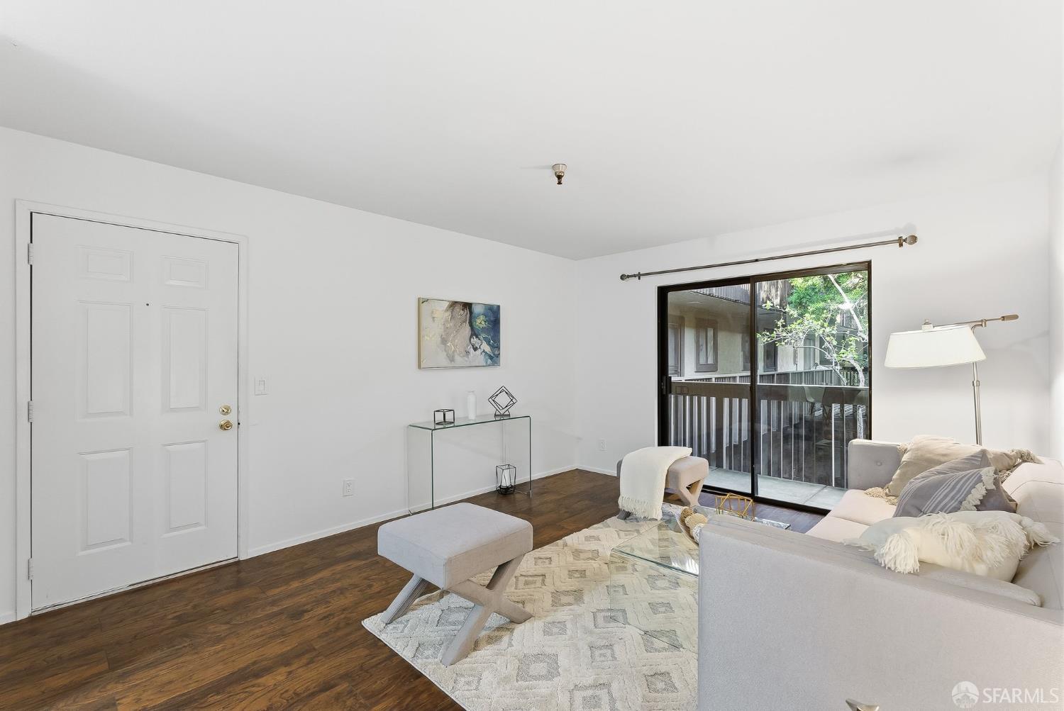 Detail Gallery Image 10 of 28 For 711 S Bayshore Blvd #4,  San Mateo,  CA 94401 - 1 Beds | 1 Baths