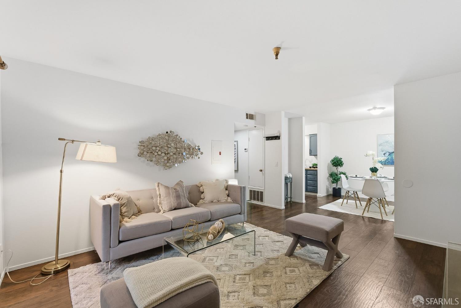 Detail Gallery Image 8 of 28 For 711 S Bayshore Blvd #4,  San Mateo,  CA 94401 - 1 Beds | 1 Baths