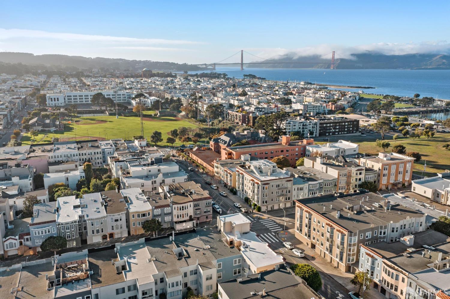 Detail Gallery Image 2 of 33 For 1490 Francisco St #7,  San Francisco,  CA 94123 - 2 Beds | 1 Baths