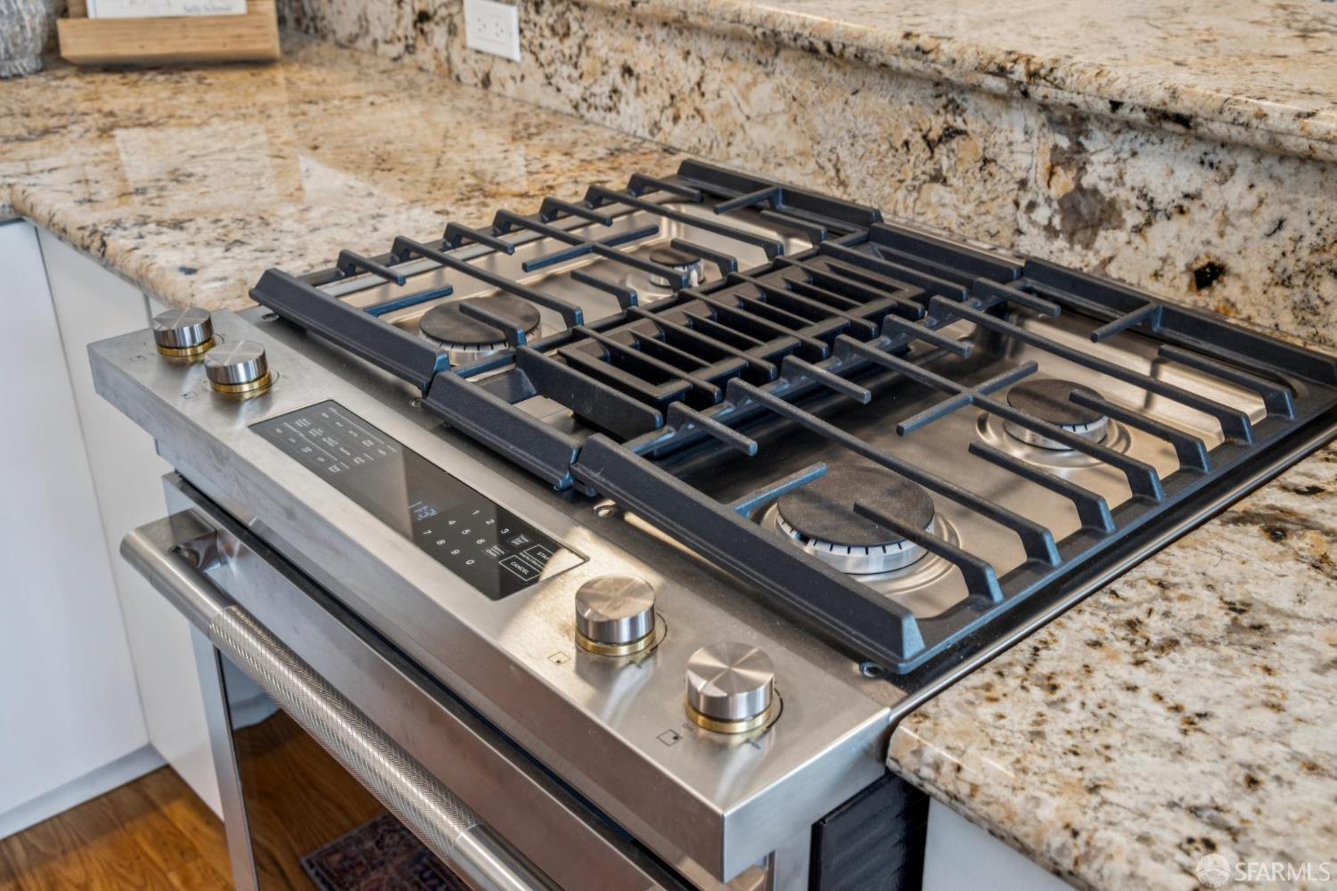 Detail Gallery Image 11 of 33 For 1490 Francisco St #7,  San Francisco,  CA 94123 - 2 Beds | 1 Baths