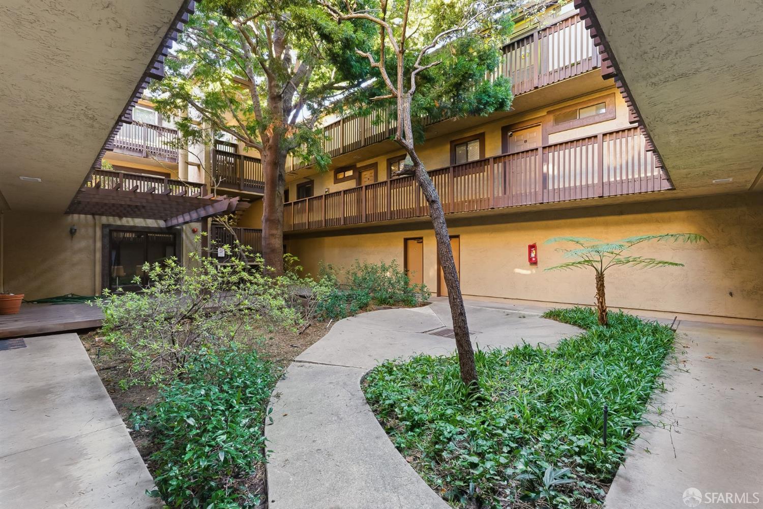 Detail Gallery Image 27 of 28 For 711 S Bayshore Blvd #4,  San Mateo,  CA 94401 - 1 Beds | 1 Baths