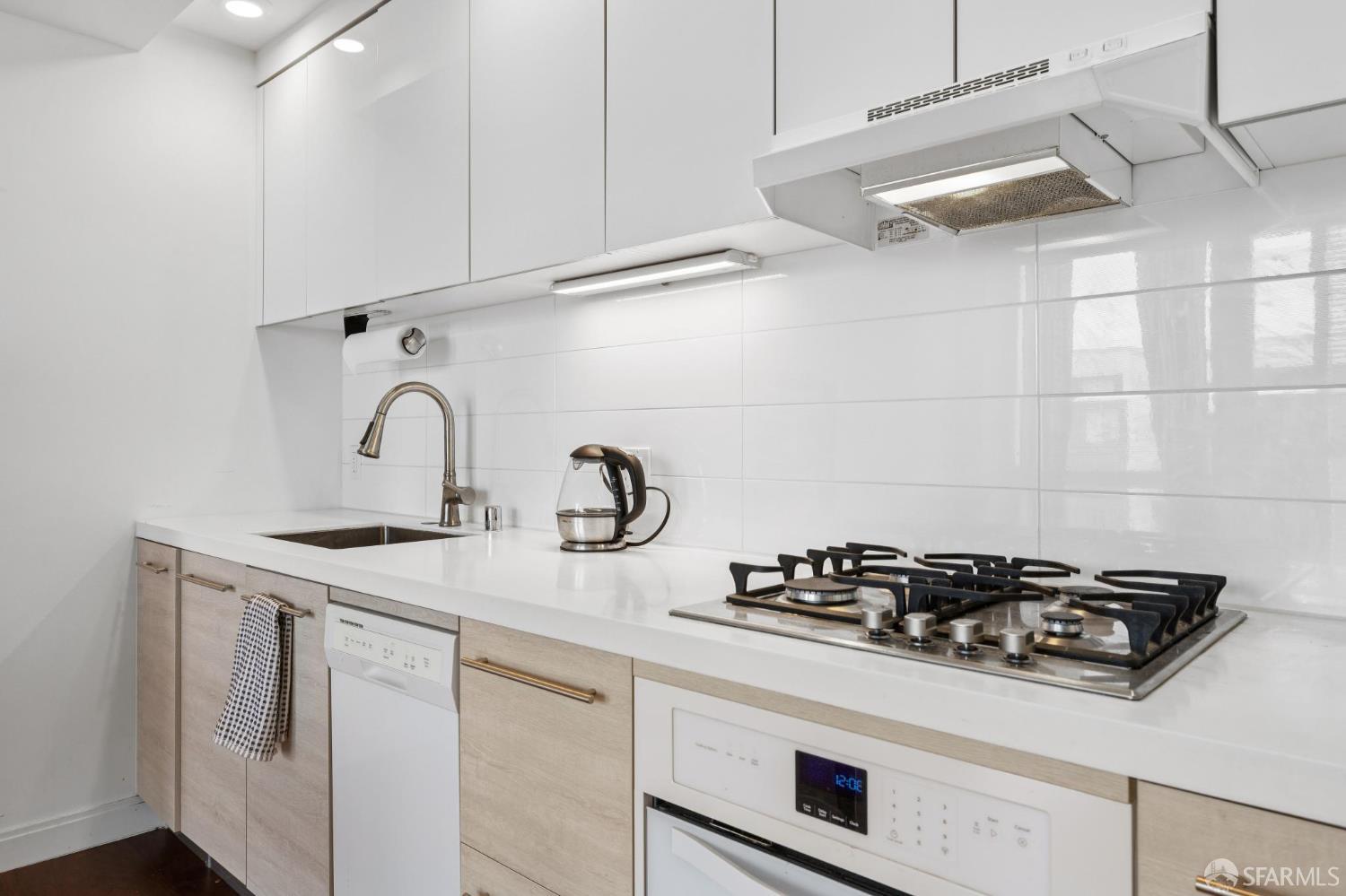 Photo #3: 426093503 Listing: Photo #3