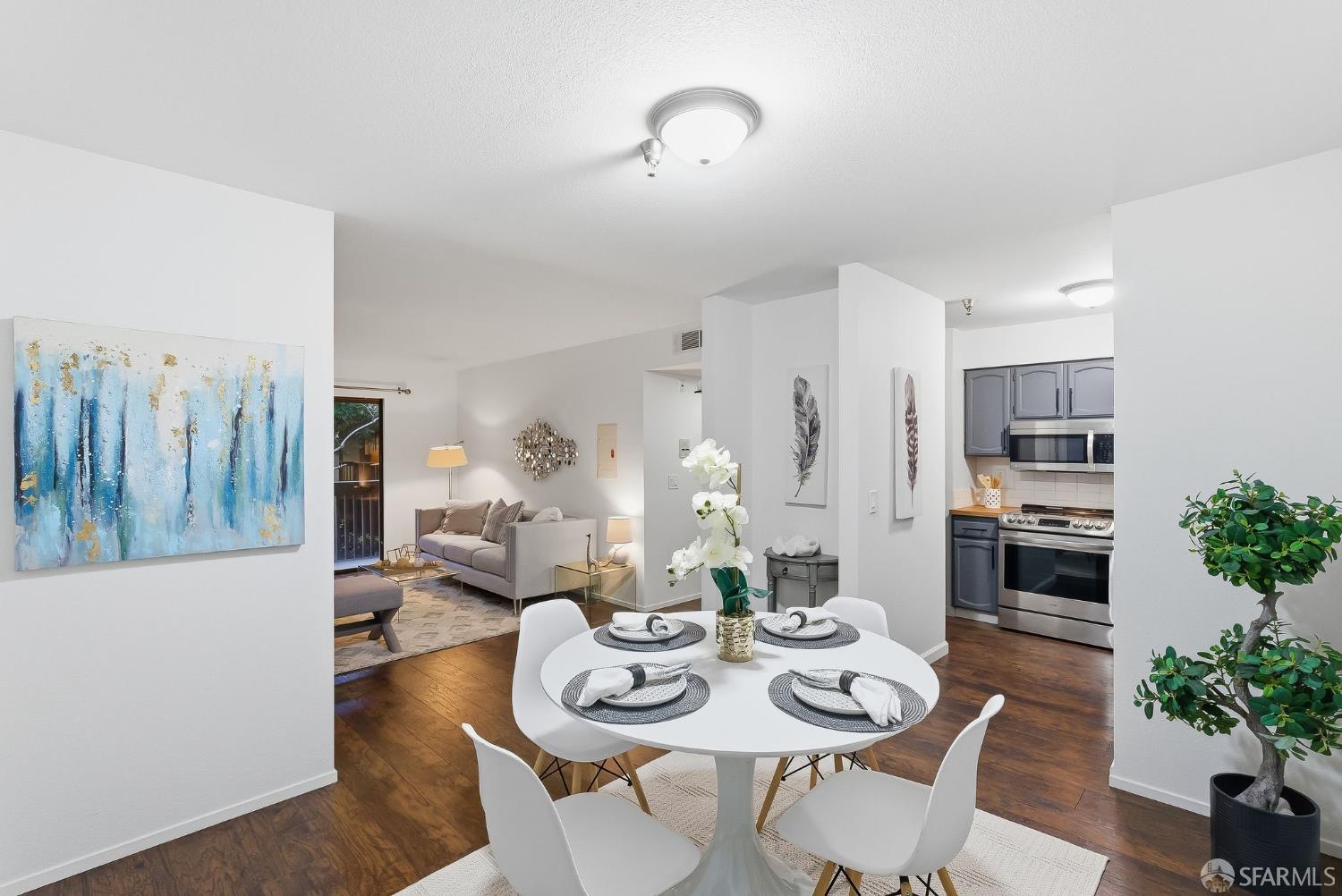 Detail Gallery Image 12 of 28 For 711 S Bayshore Blvd #4,  San Mateo,  CA 94401 - 1 Beds | 1 Baths