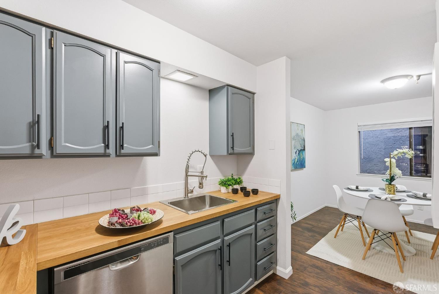 Detail Gallery Image 13 of 28 For 711 S Bayshore Blvd #4,  San Mateo,  CA 94401 - 1 Beds | 1 Baths