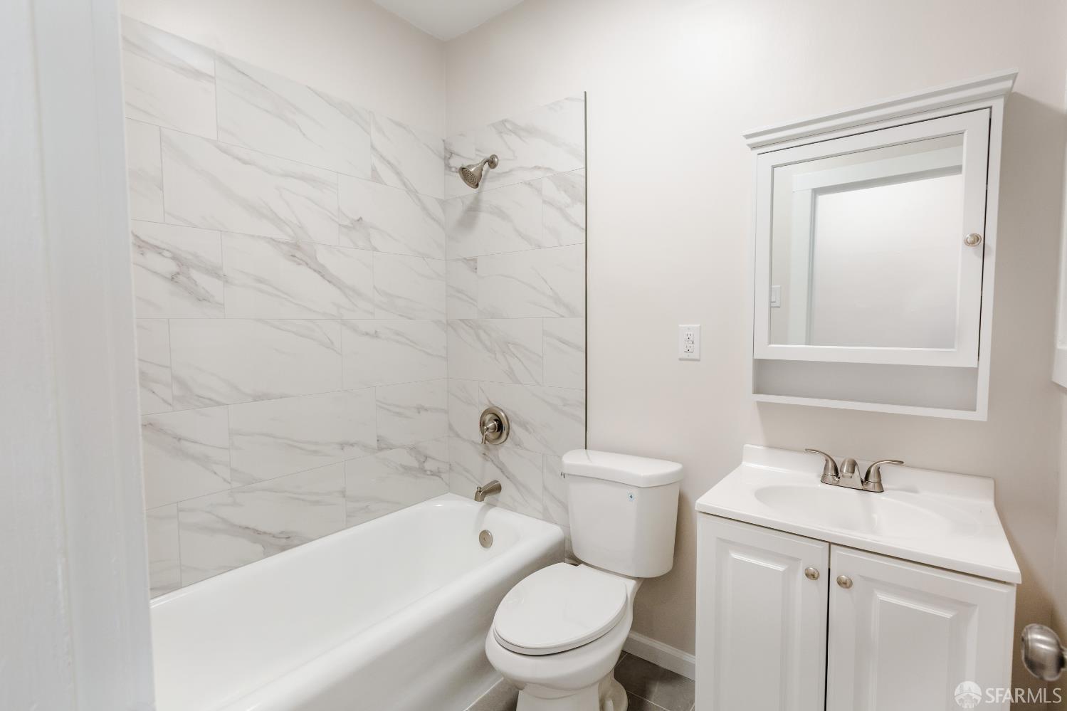 Detail Gallery Image 3 of 9 For 910 Bay St #6,  San Francisco,  CA 94109 - 1 Beds | 1 Baths