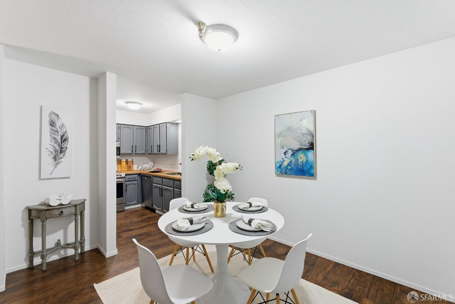 Detail Gallery Image 3 of 28 For 711 S Bayshore Blvd #4,  San Mateo,  CA 94401 - 1 Beds | 1 Baths