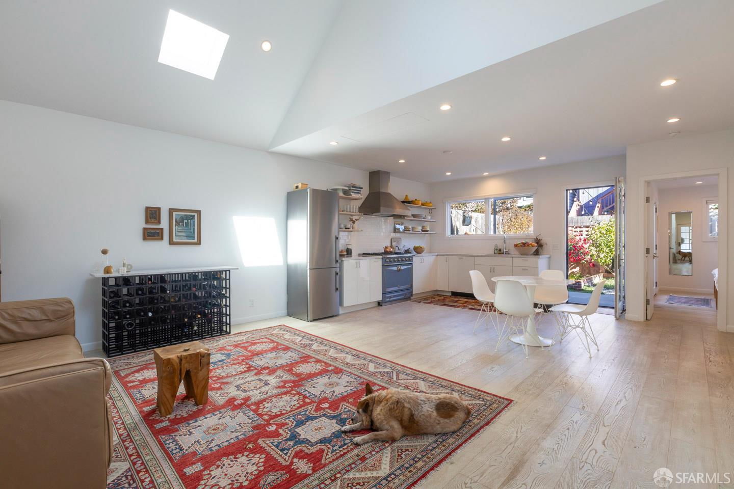 Detail Gallery Image 2 of 27 For 449 Gates St, San Francisco,  CA 94110 - 2 Beds | 2 Baths