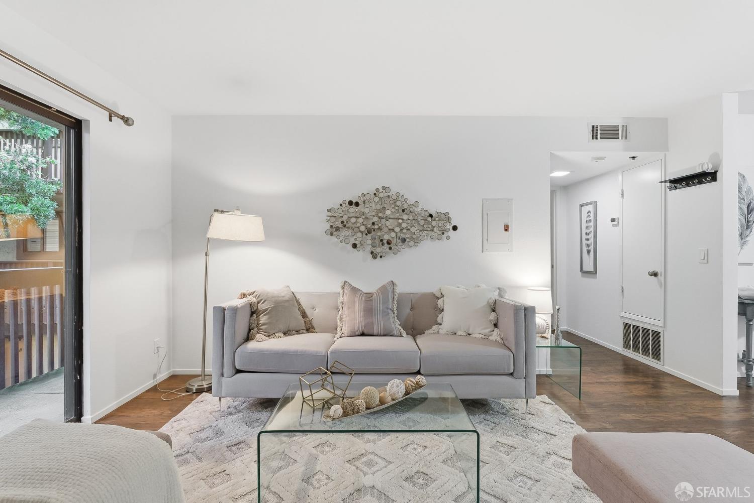 Detail Gallery Image 14 of 28 For 711 S Bayshore Blvd #4,  San Mateo,  CA 94401 - 1 Beds | 1 Baths