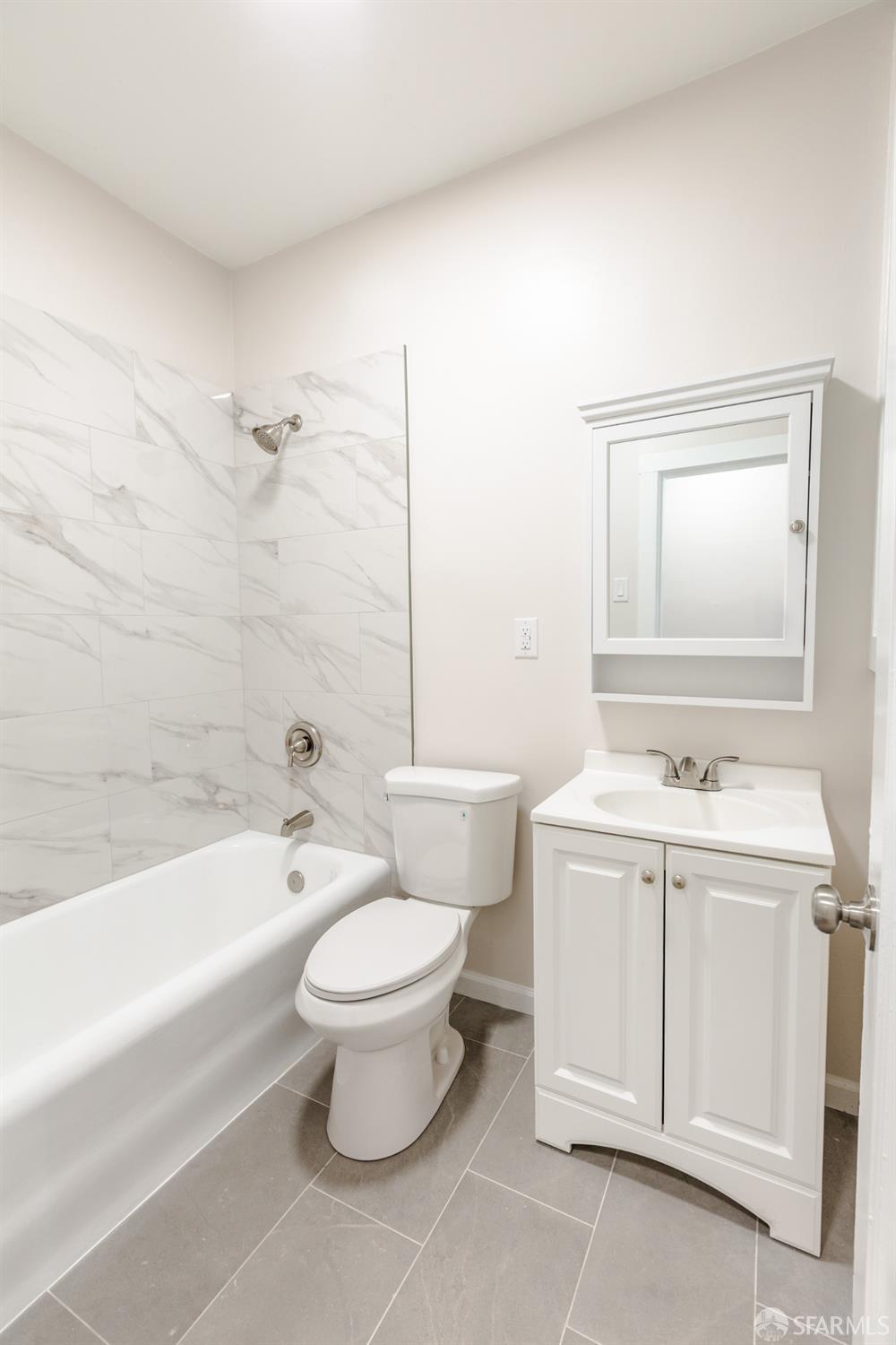 Detail Gallery Image 4 of 9 For 910 Bay St #6,  San Francisco,  CA 94109 - 1 Beds | 1 Baths