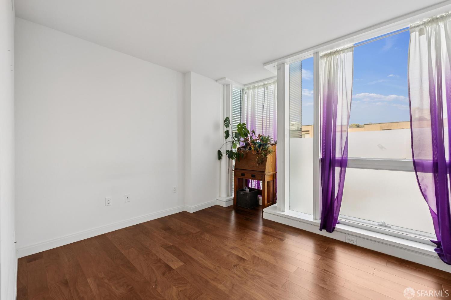 Photo #4: 426093503 Listing: Photo #4