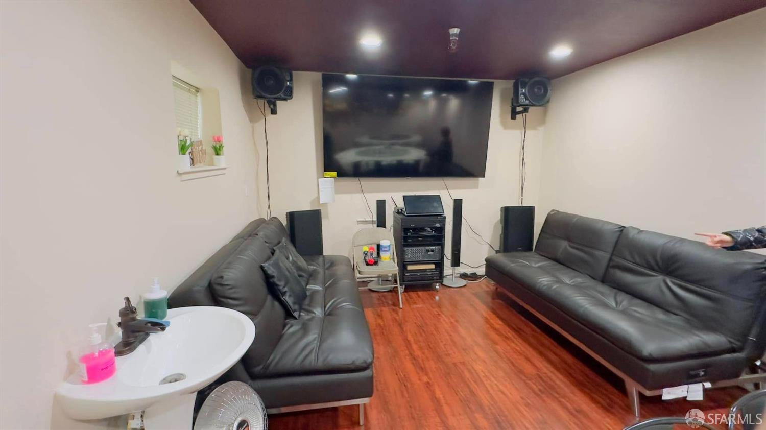 2406 19th, San Francisco, CA, 94116