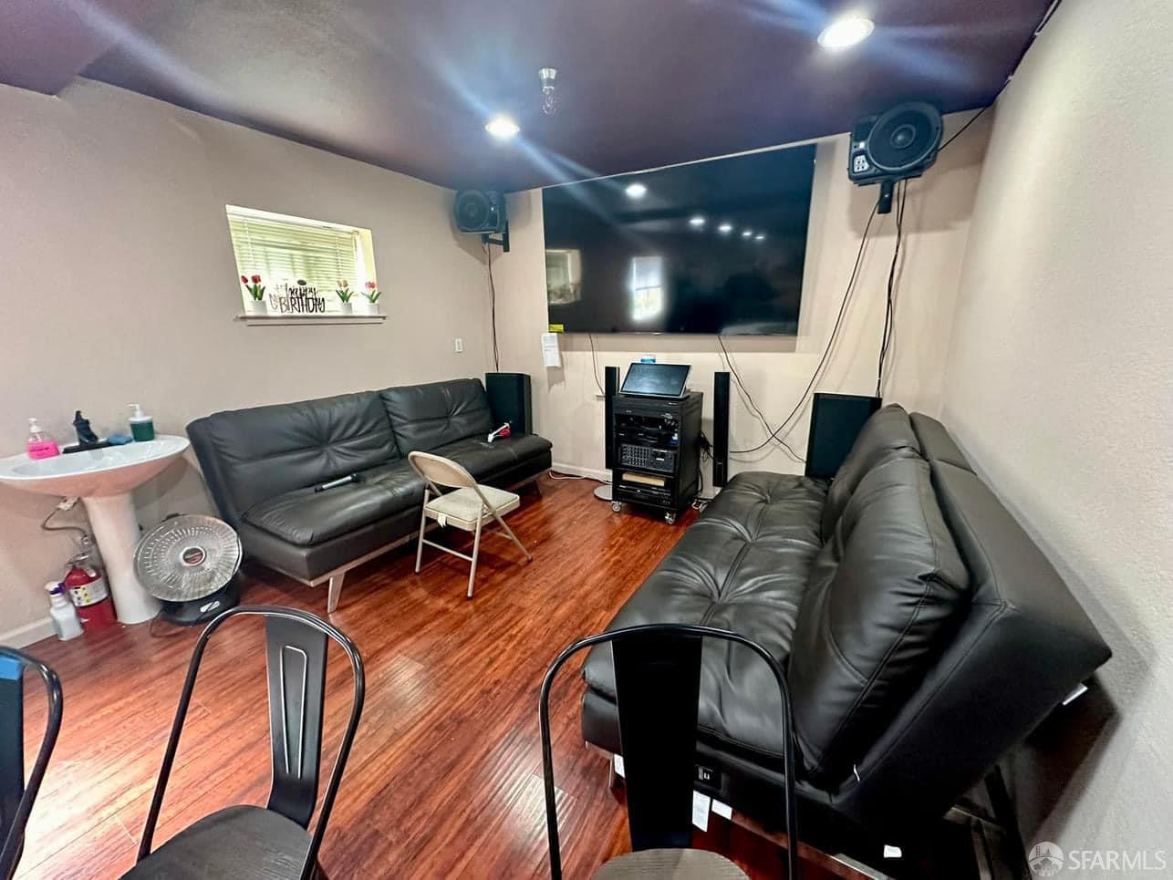 2406 19th, San Francisco, CA, 94116