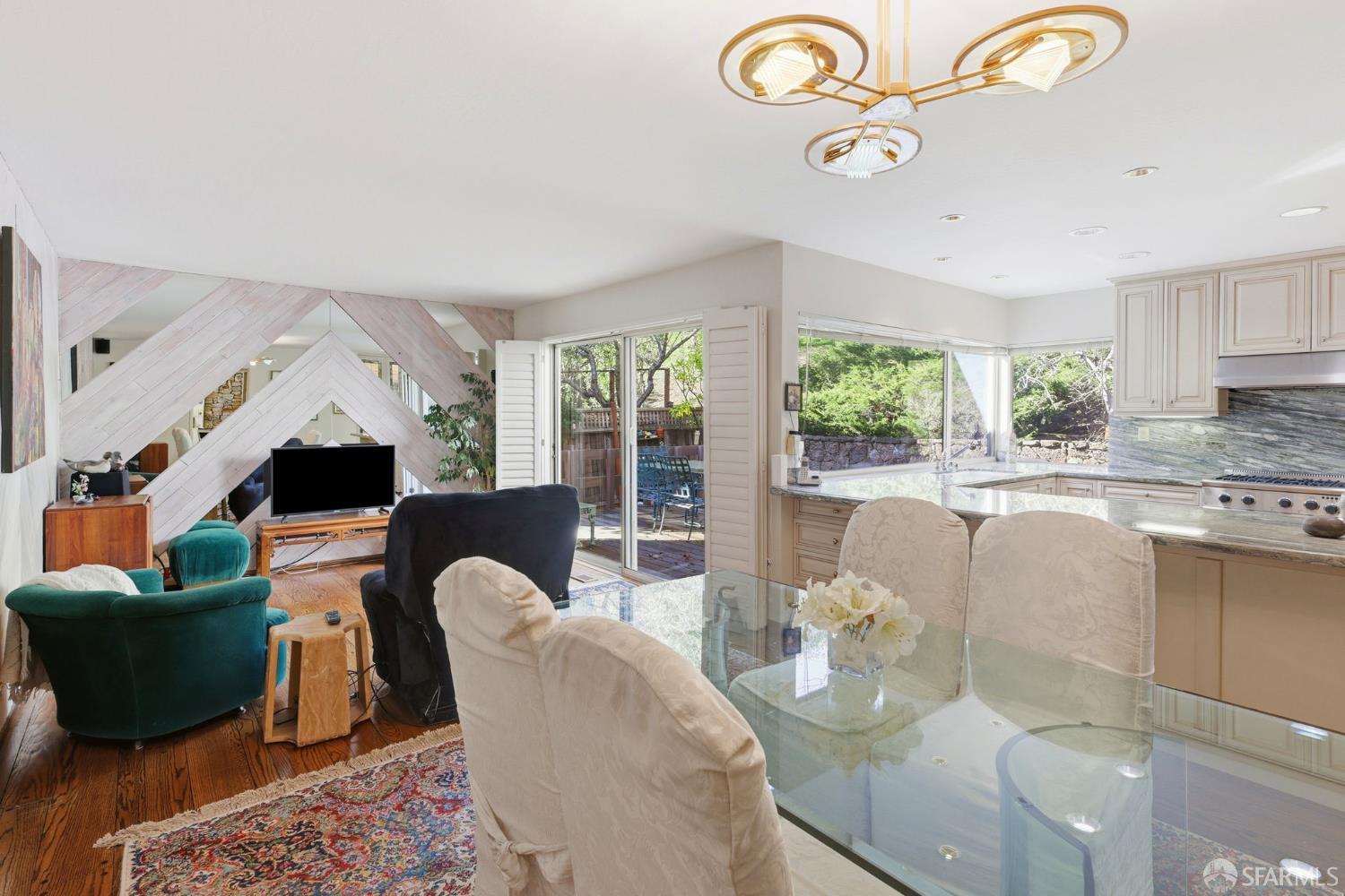 Detail Gallery Image 10 of 44 For 124 Csm Dr, San Mateo,  CA 94402 - 4 Beds | 2/1 Baths