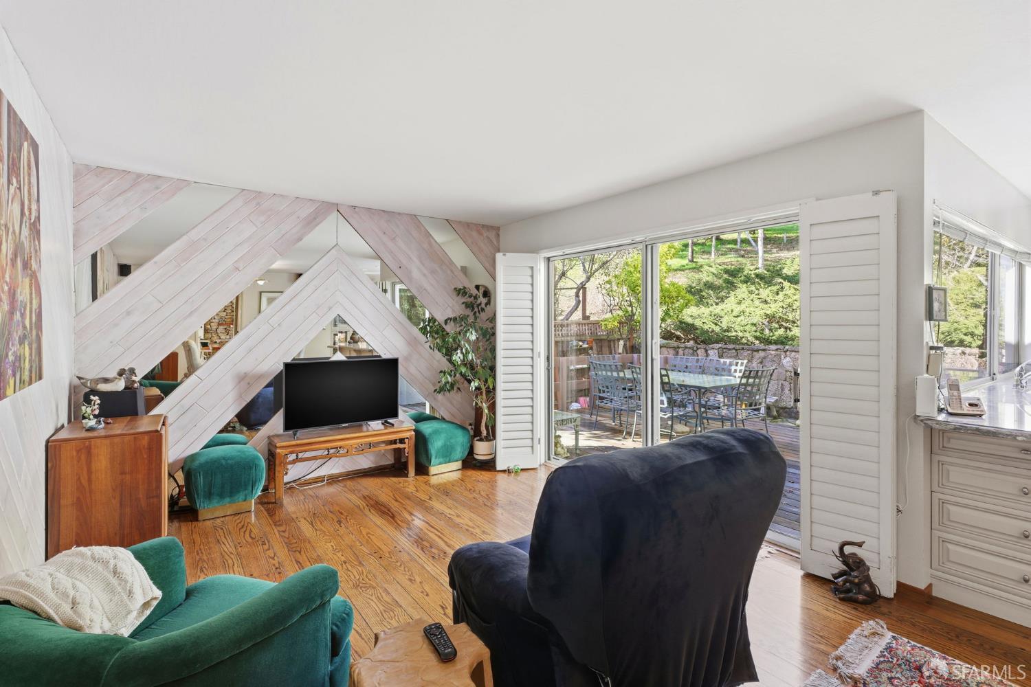 Detail Gallery Image 12 of 44 For 124 Csm Dr, San Mateo,  CA 94402 - 4 Beds | 2/1 Baths