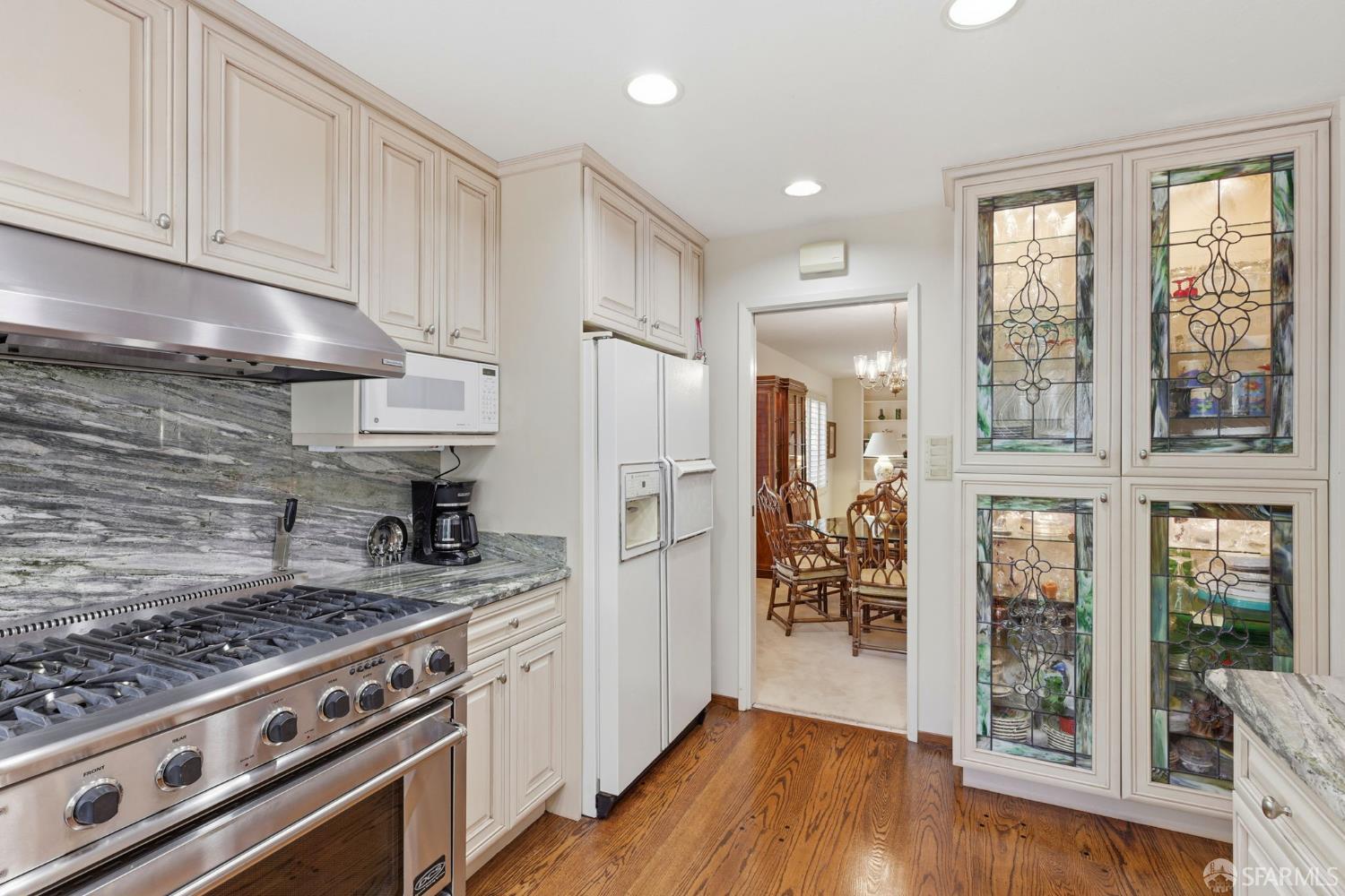 Detail Gallery Image 7 of 44 For 124 Csm Dr, San Mateo,  CA 94402 - 4 Beds | 2/1 Baths