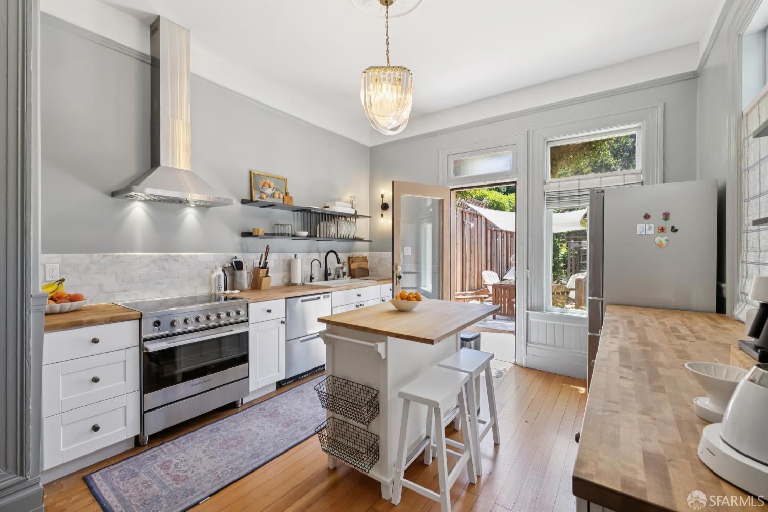 Detail Gallery Image 14 of 36 For 1461 Page St, San Francisco,  CA 94117 - 6 Beds | 2/2 Baths